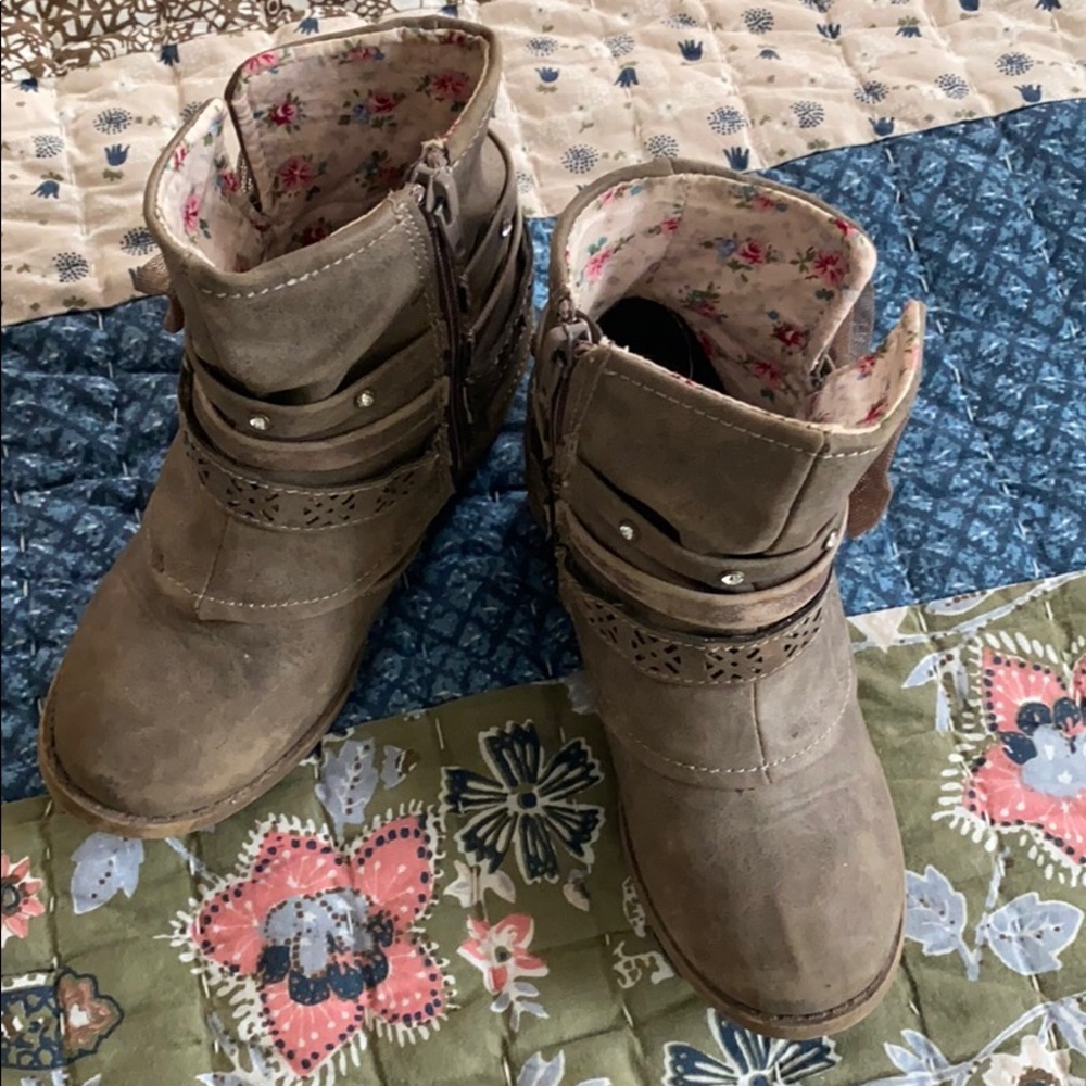 Girls Boots